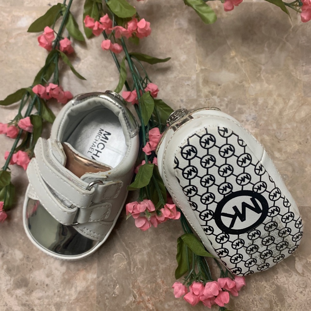Beautiful baby Micheal Kors Shoes🌺🌺🌺🌺